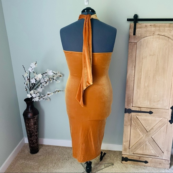 YELLOW Velvet High Neck Halter Midi Dress NWT 1X - Picture 3 of 3